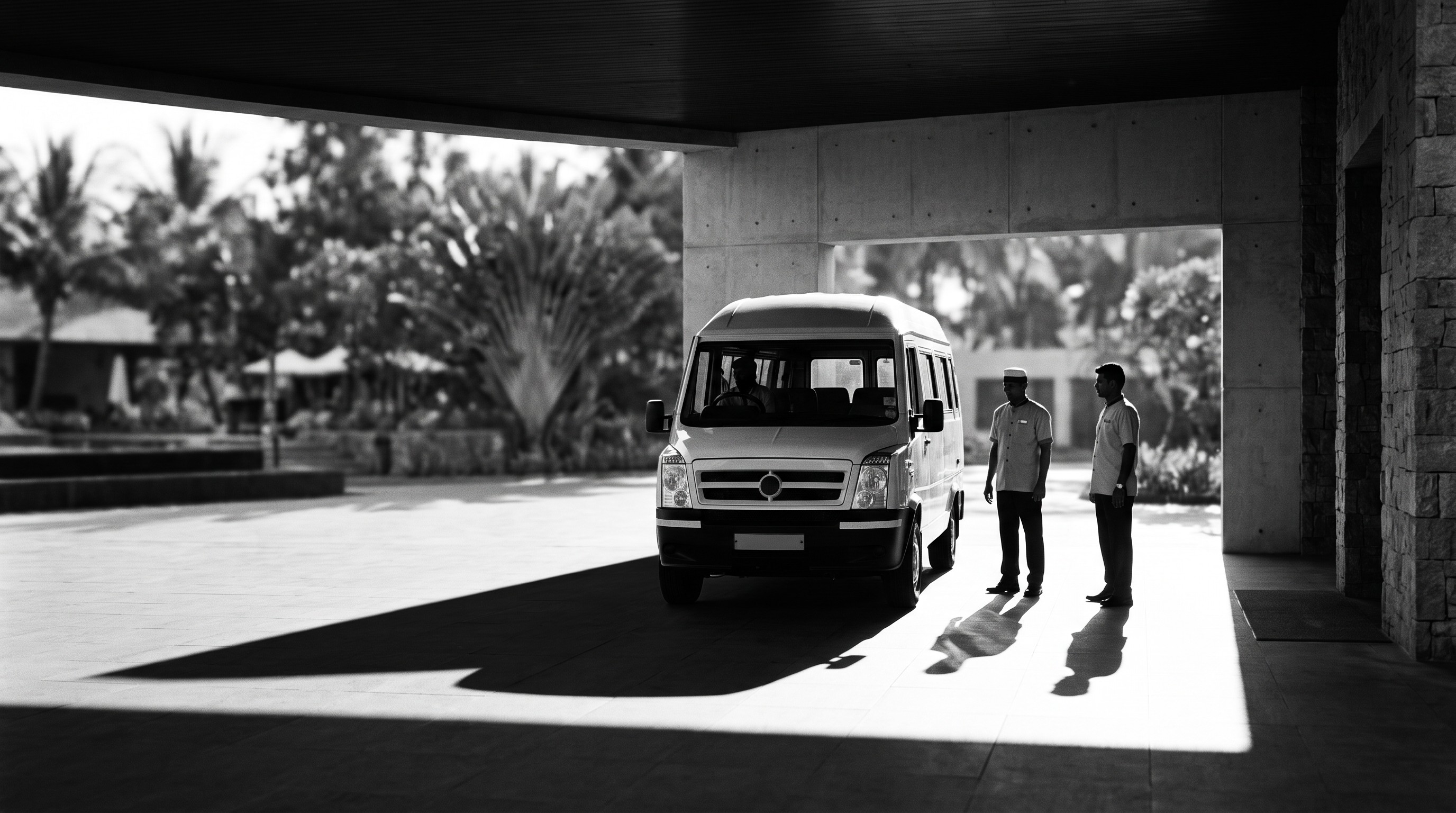 Airport shuttle arriving at the porte-cochère